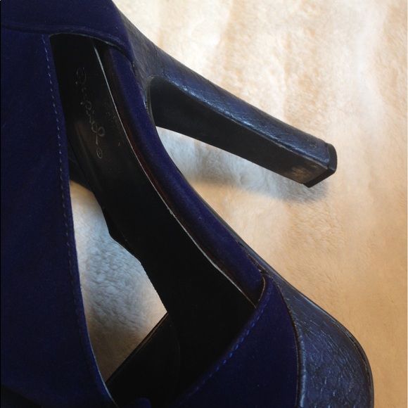 Qupid Dark Blue Velvet Bow Front Peep Toe Snake Skin Platform Heels - Picture 7 of 16